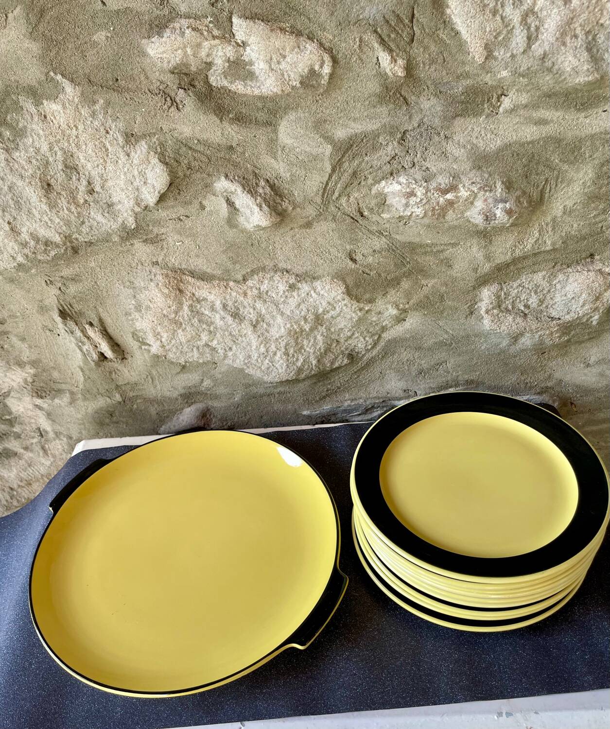 Villeroy & Boch dessert service. Vintage yellow and black plates + dish