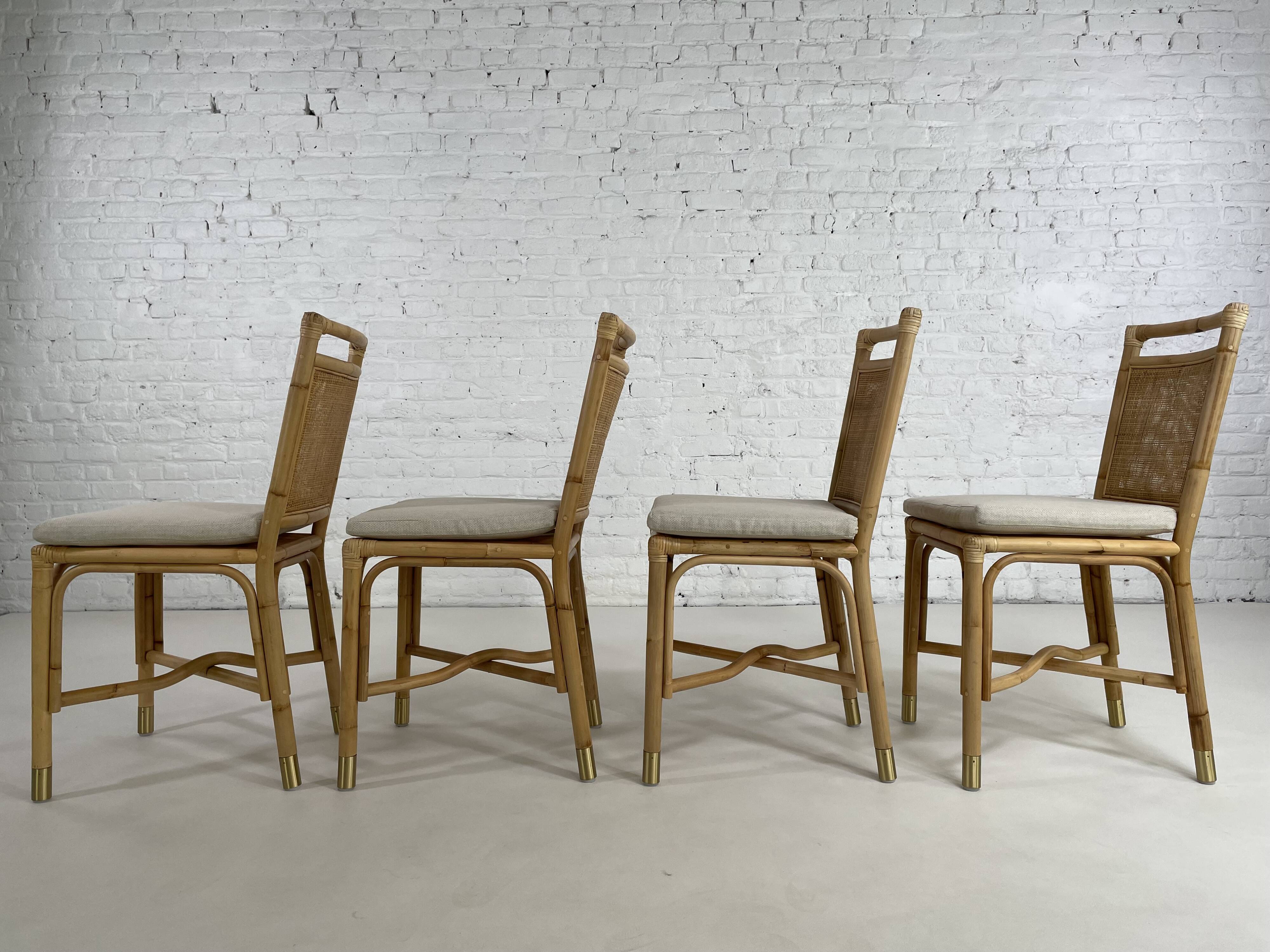 Suite de 4 chaises en rotin cannage et laiton