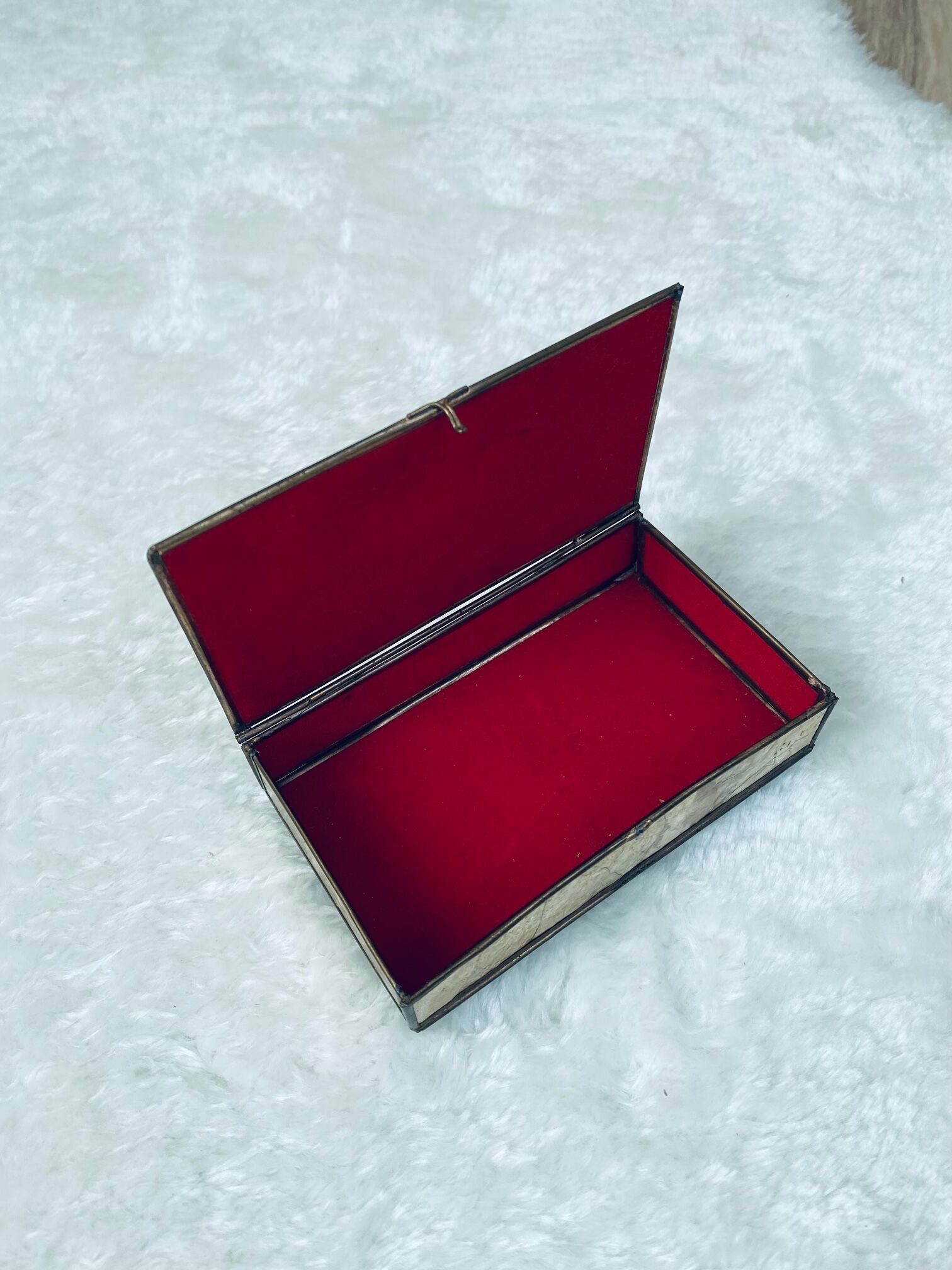 Mother-of-pearl jewelry box