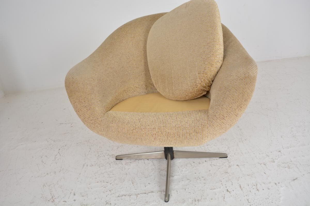 Swivel armchair dating from the years 70