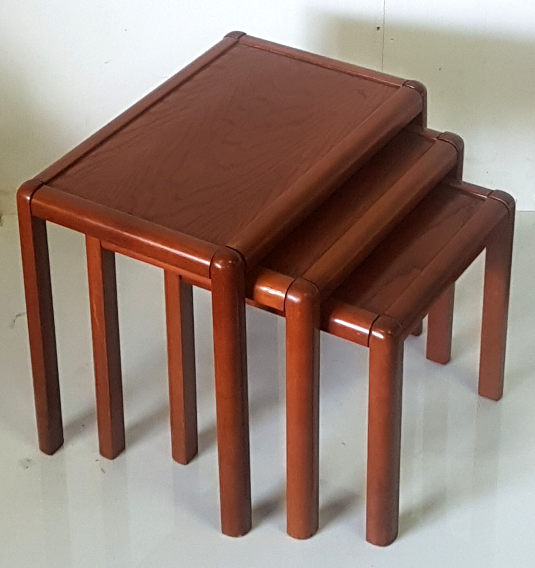 Ensemble de 3 tables gigognes en bois, France 1970