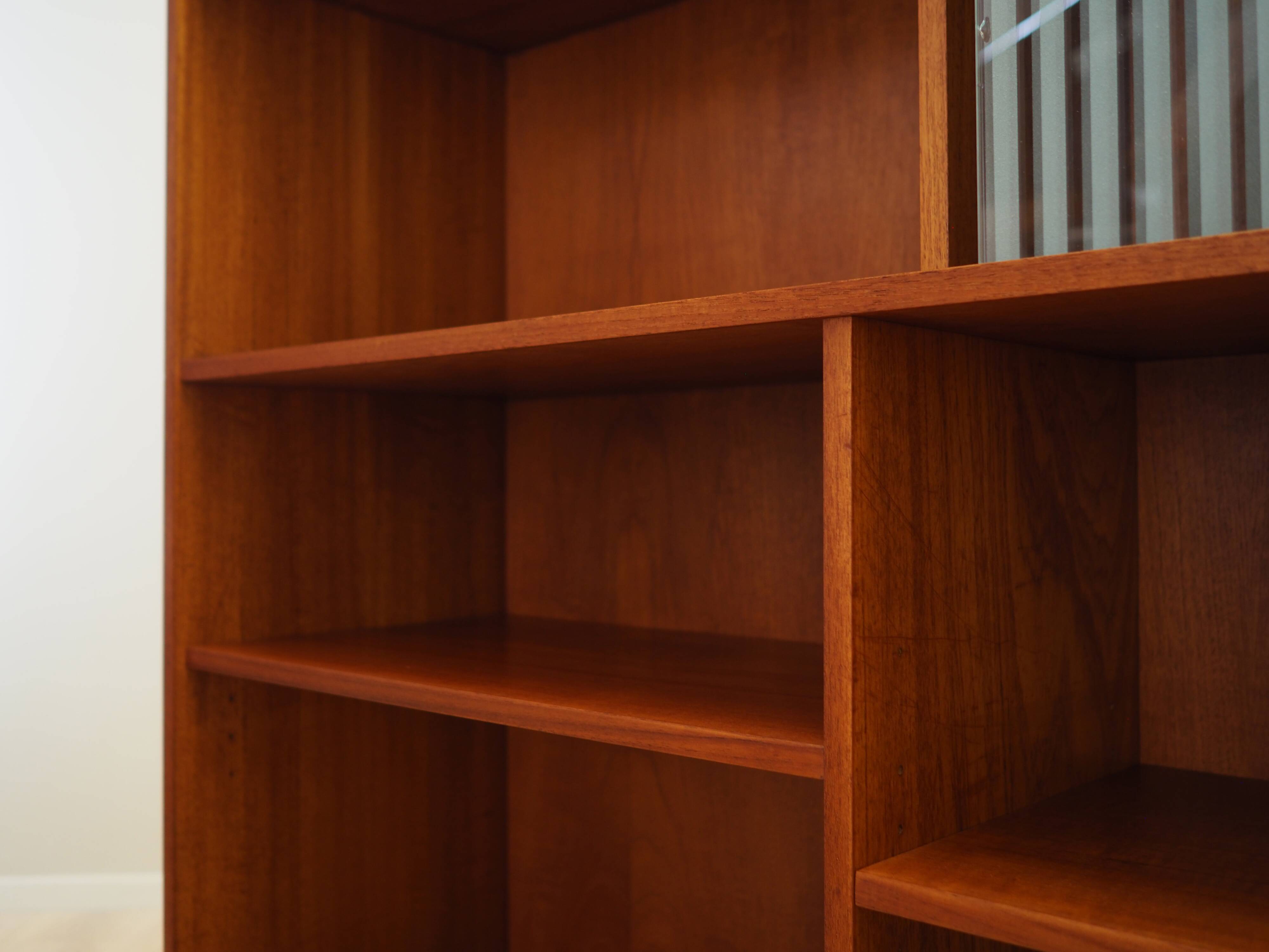 Bibliothèque en teck, design danois, années 1970, production: Danemark