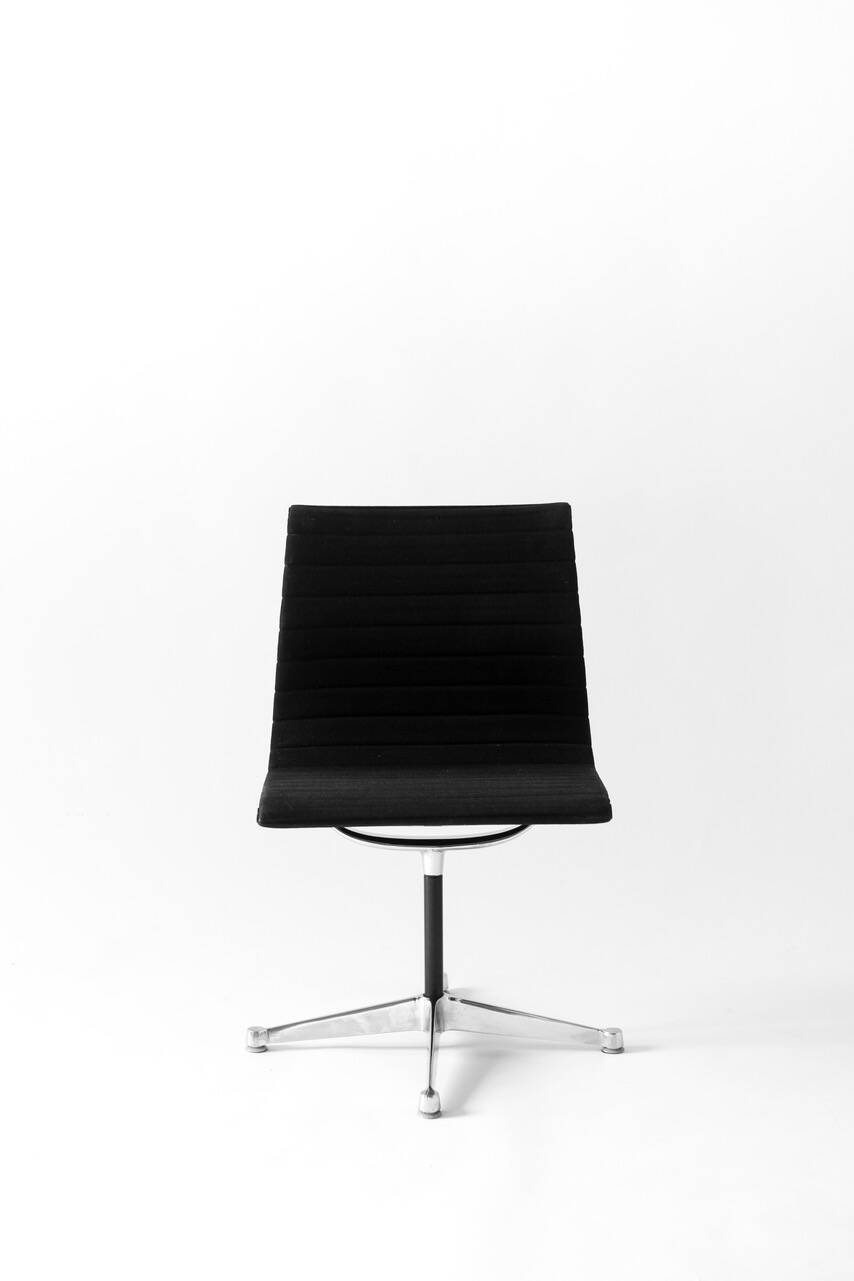 Eames aluminum group chair