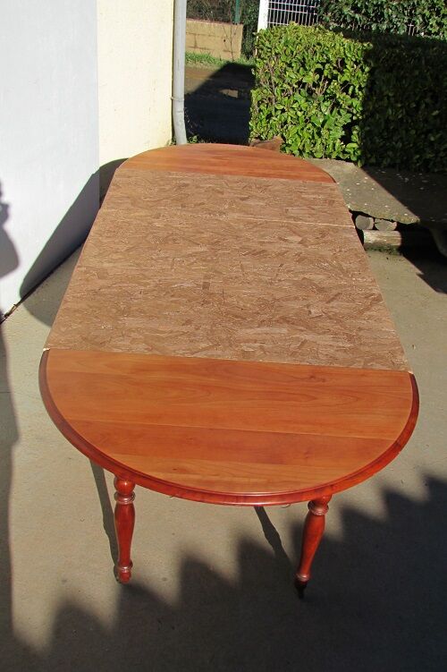 Extendable panel with pans on wheels in cherry