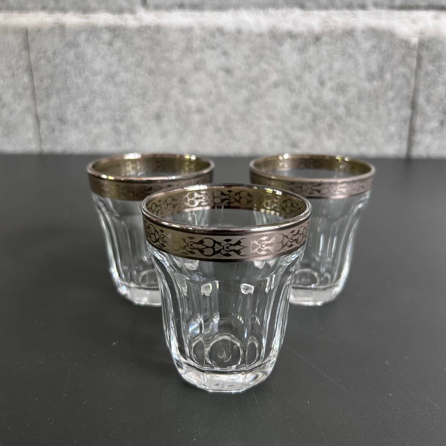 Lot de 3 verres anciens décor argent