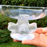 Lalique France. superb empty pocket cup on bird stand