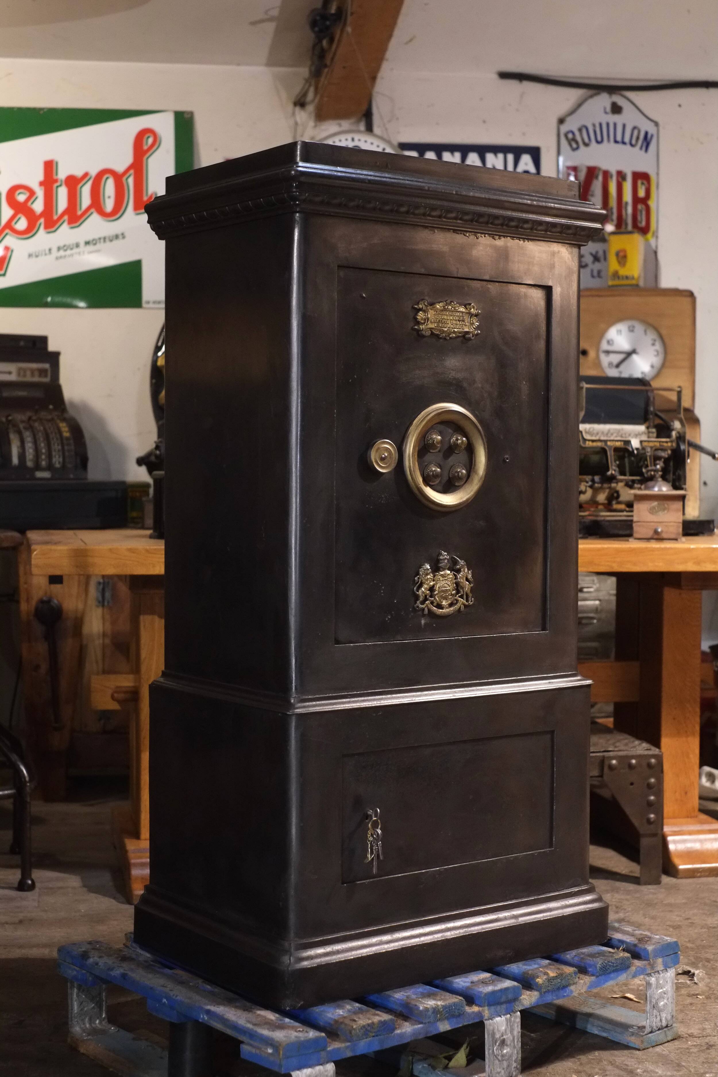 Bauche safe from the Napoleonic III era.