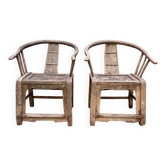Paire de fauteuils chinois anciens en bois patiné