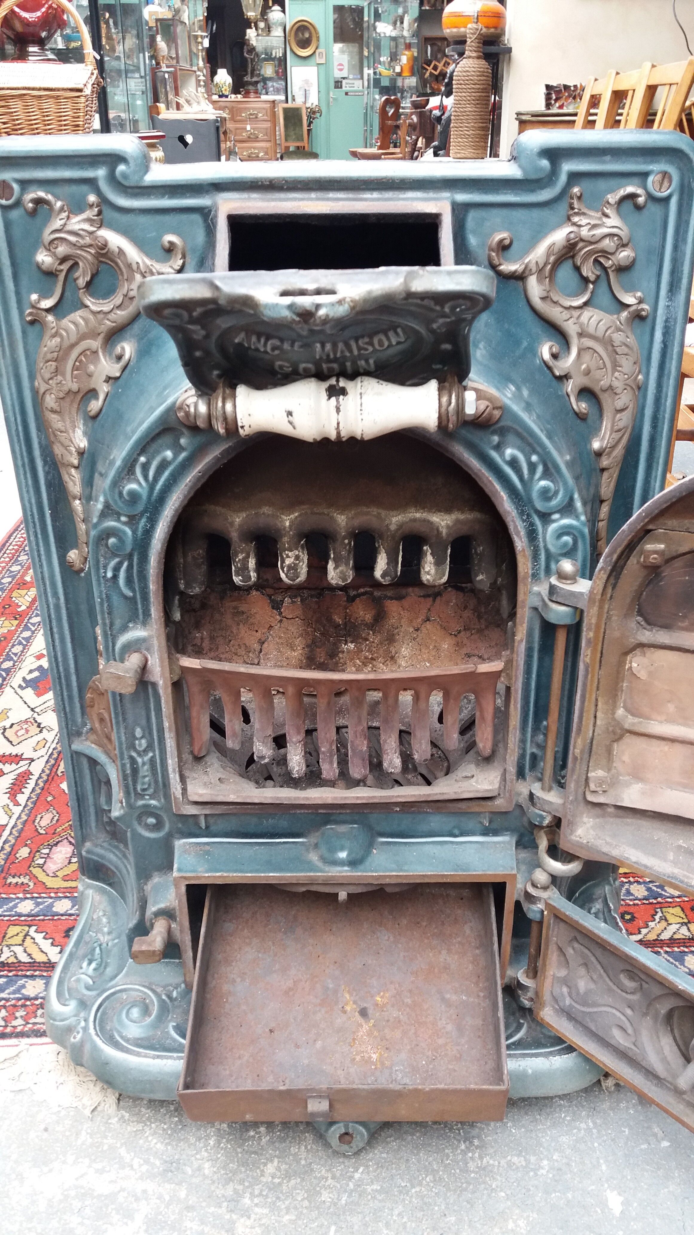 Wood stove or salamander