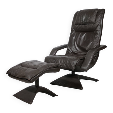Fauteuil de salon design en cuir avec pouf des années 1990