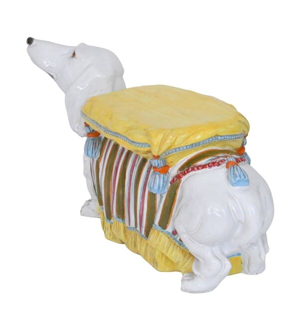 Tabouret ou sellette en faïence représentant un teckel blanc