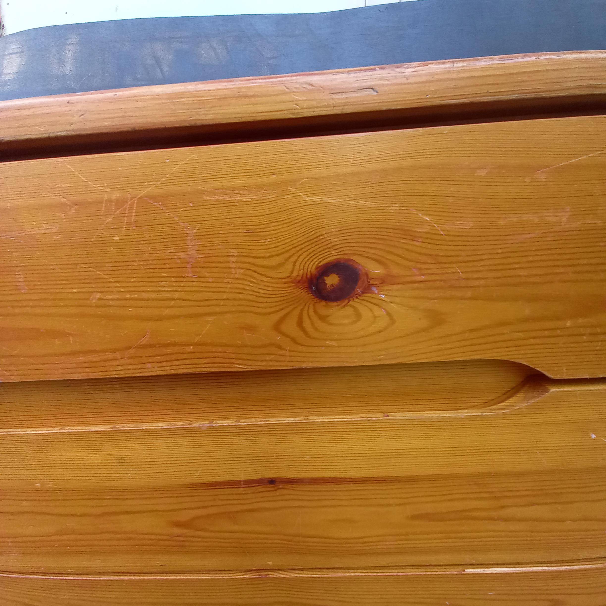 pine chest of drawers