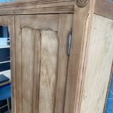Armoire en bois massif restaurée