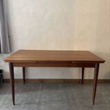 Extendable teak table
