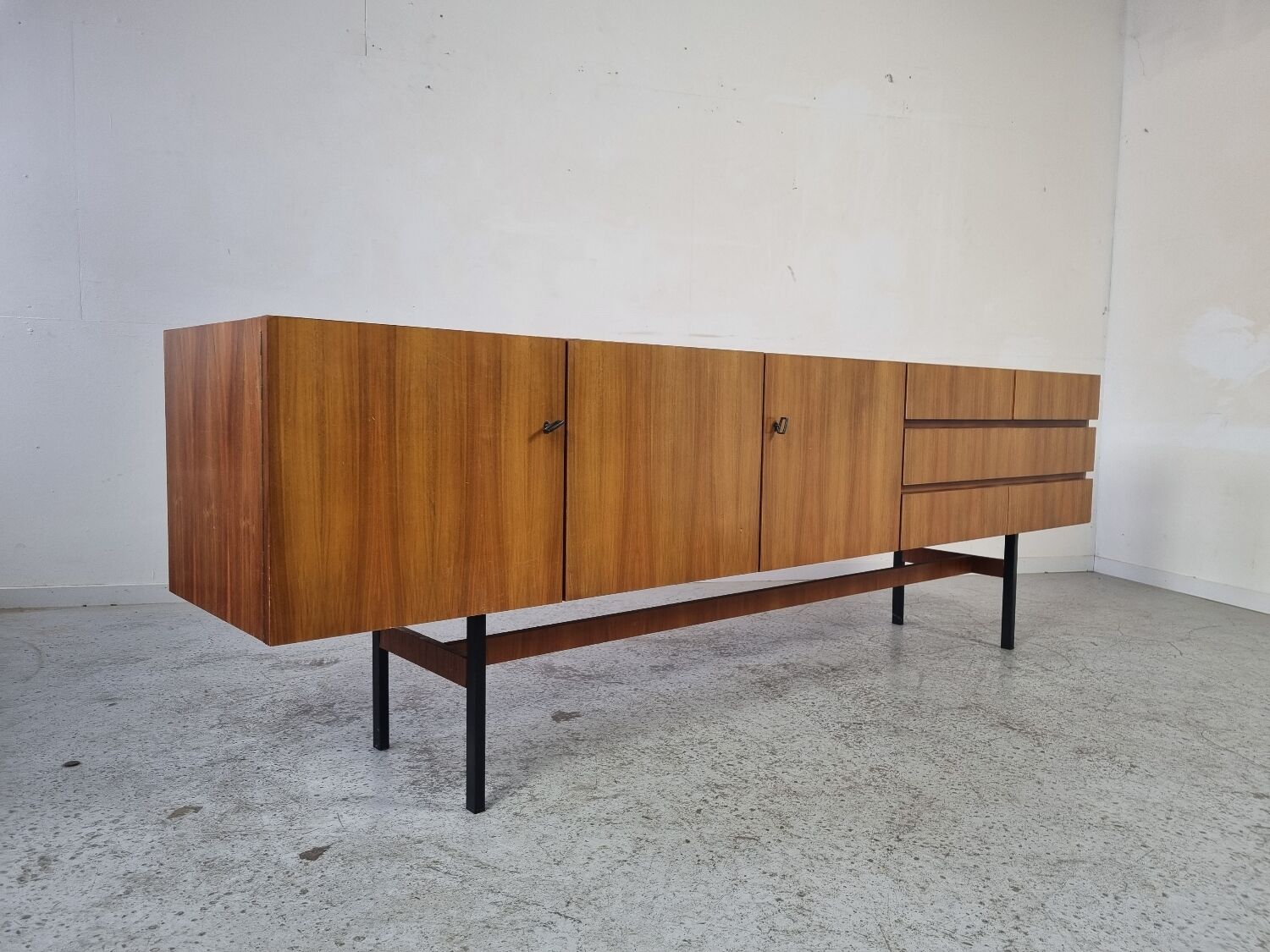 Scandinavian rowning Musterring walnut 60s