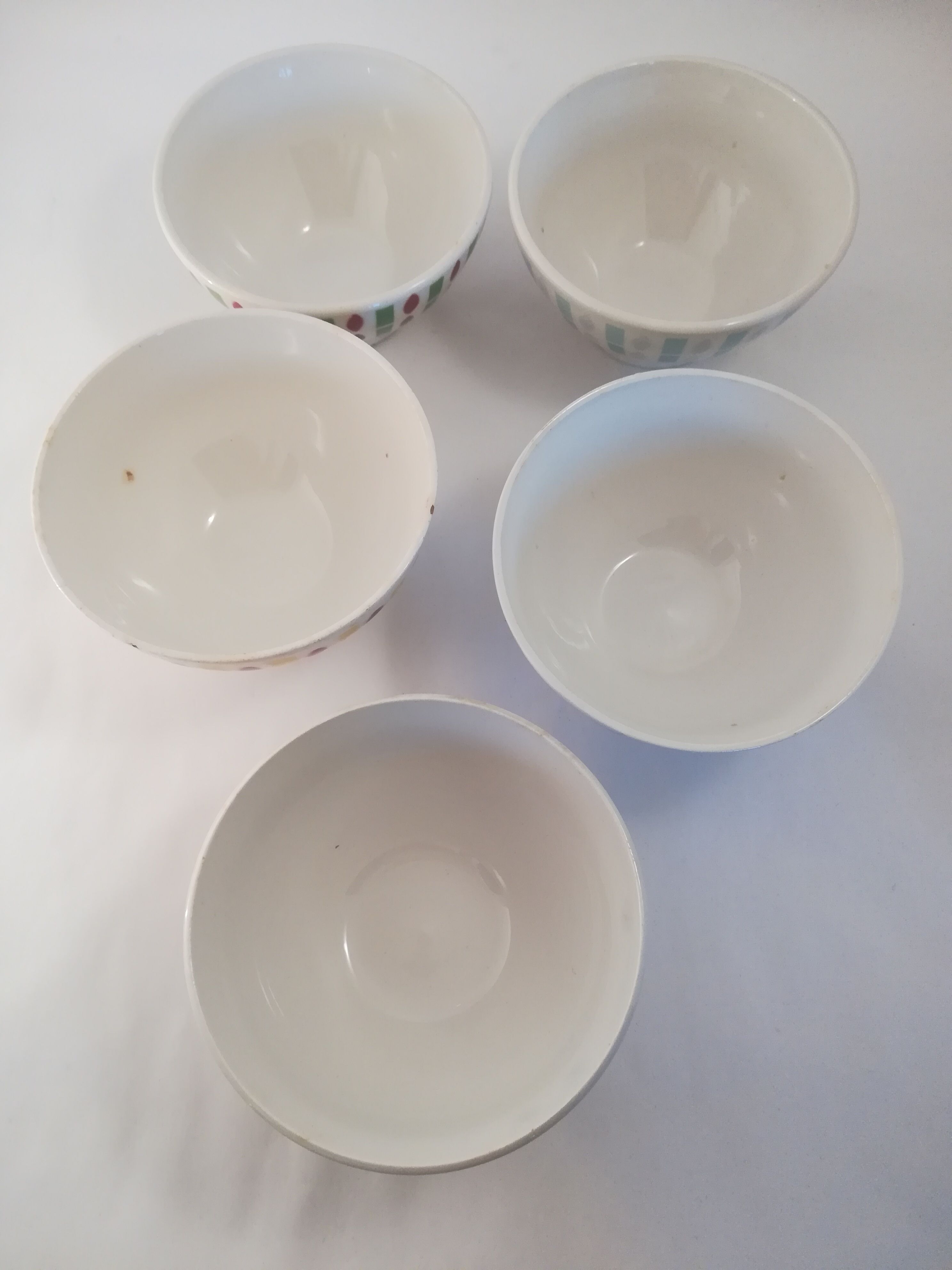 Set of 5 vintage bowls