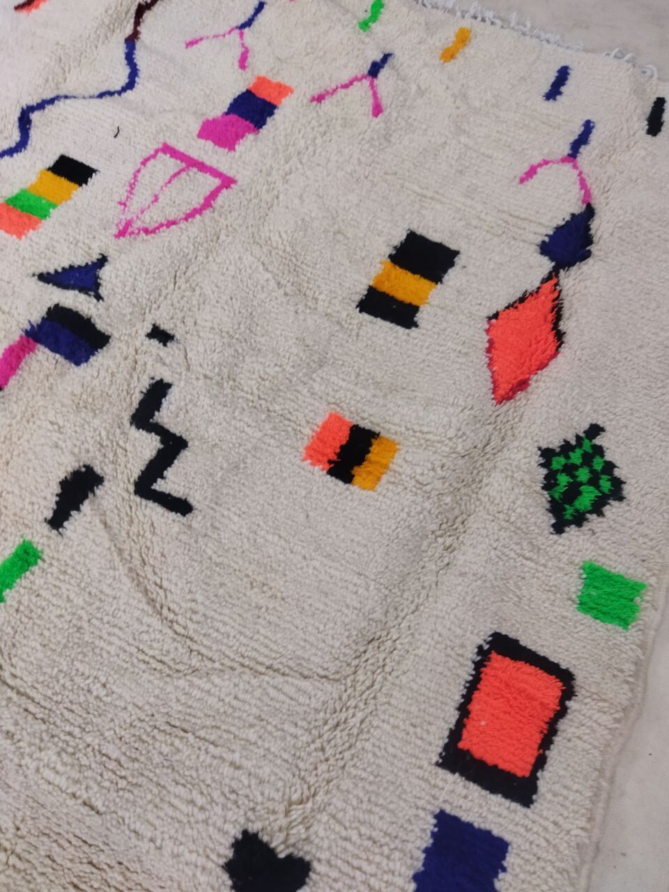 Moroccan berber carpet 278x190cm