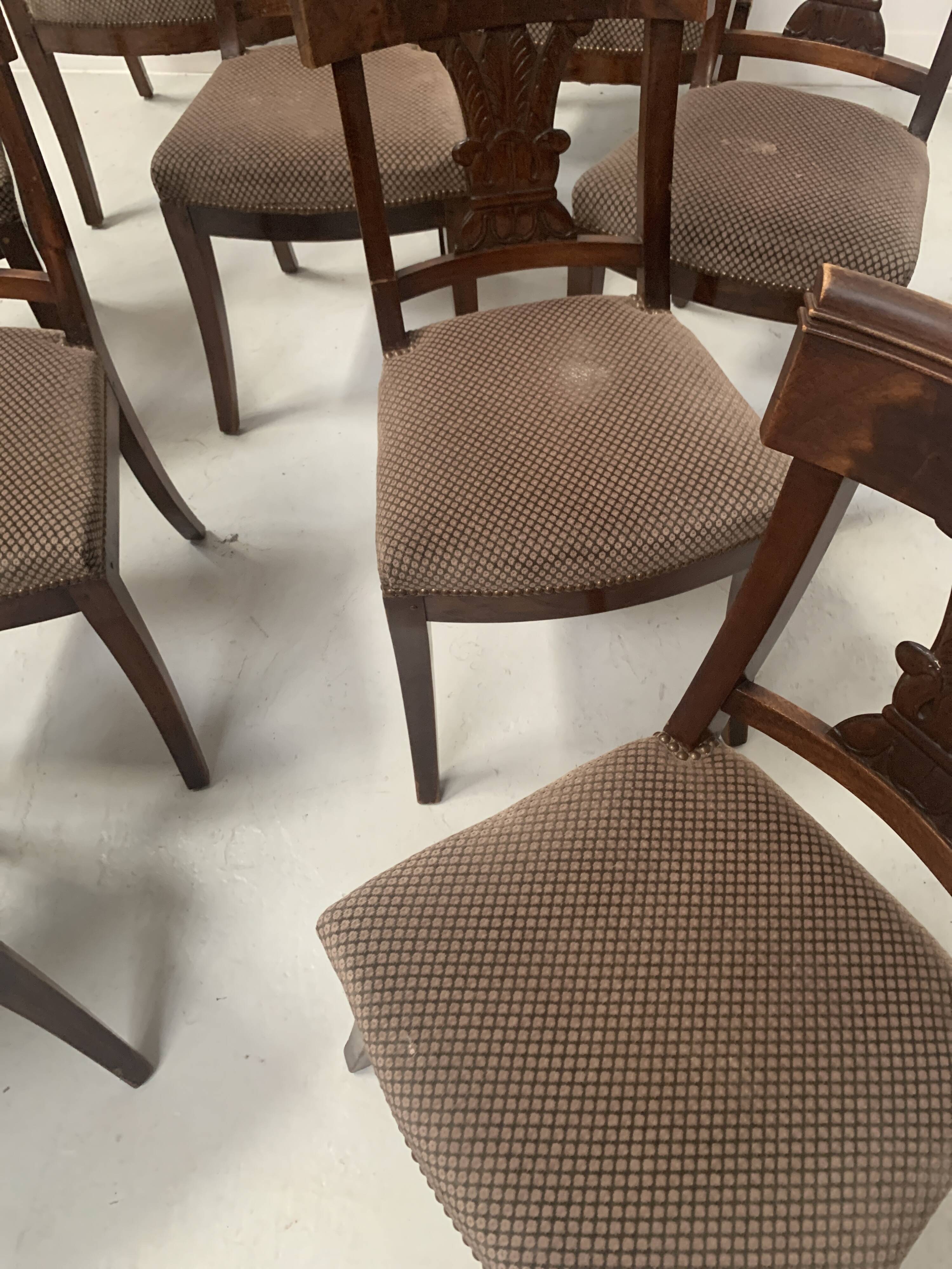 Suite de sept chaises en acajou massif XIX siècle