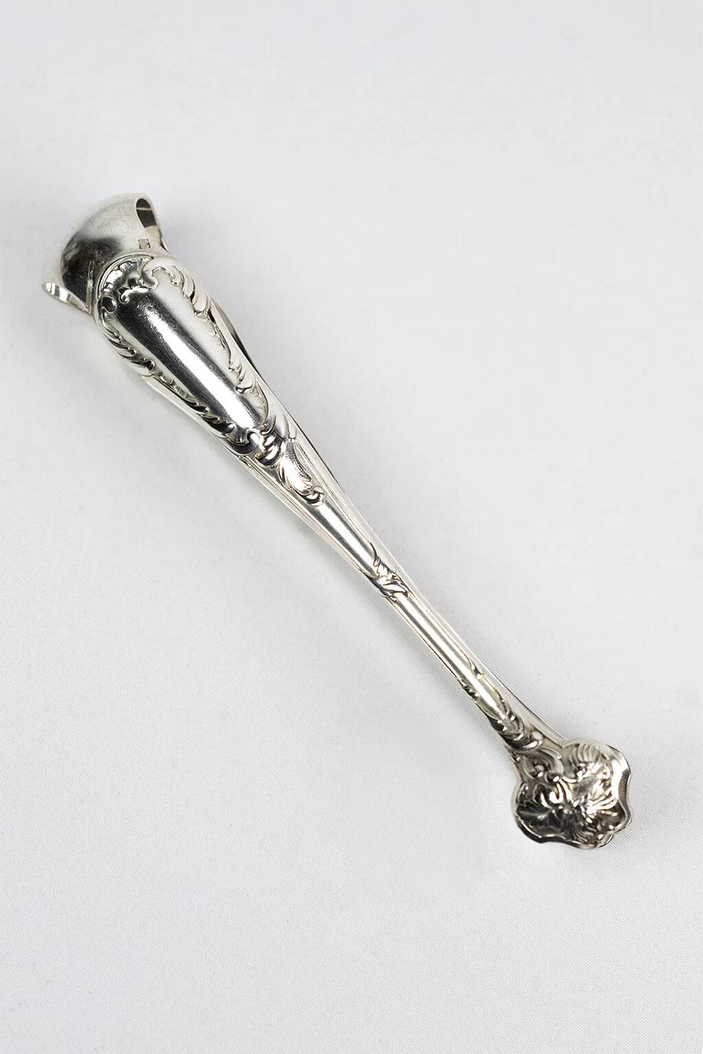 Christofle sugar tongs in silver-plated metal, Louis XV style, 19th century