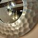 Miroir rond en aluminium martelé, maison Deknudt, distribué par Homka
