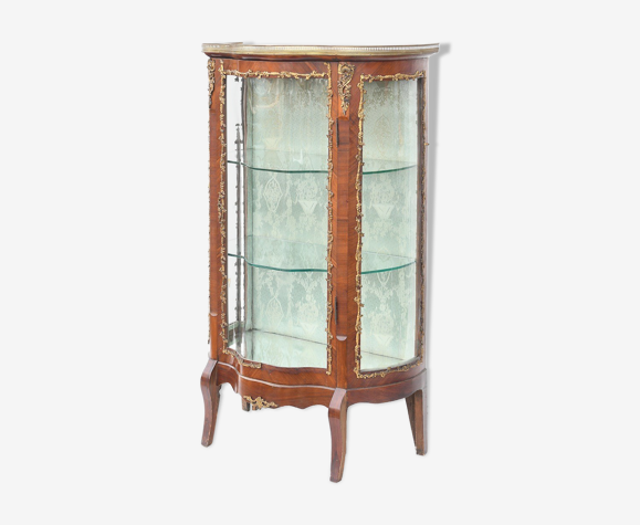 Vitrine galbée de style Louis XV