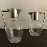 Set de 2 carafes ou pichets en métal argenté et cristal