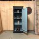 Armoire parisienne d’atelier noire