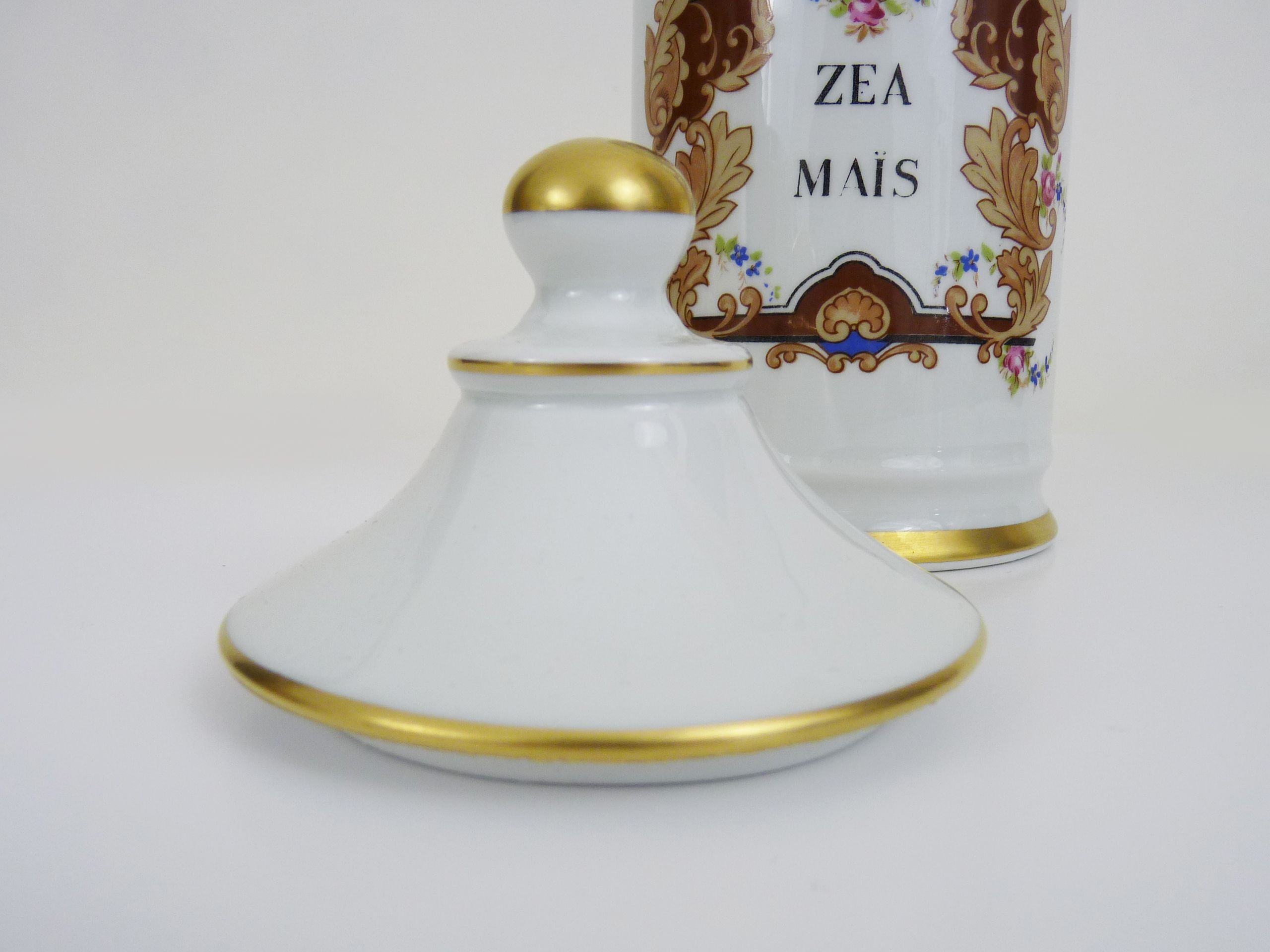 Old apothecary pot, made of snake porcelain, painted by hand. Year 60