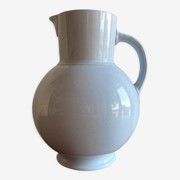Vase ancien en céramique bleue pâle