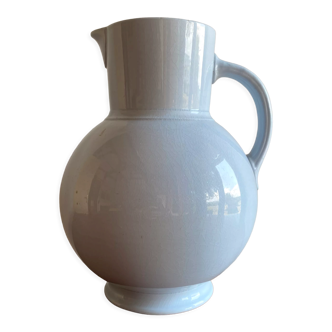 Vase ancien en céramique bleue pâle