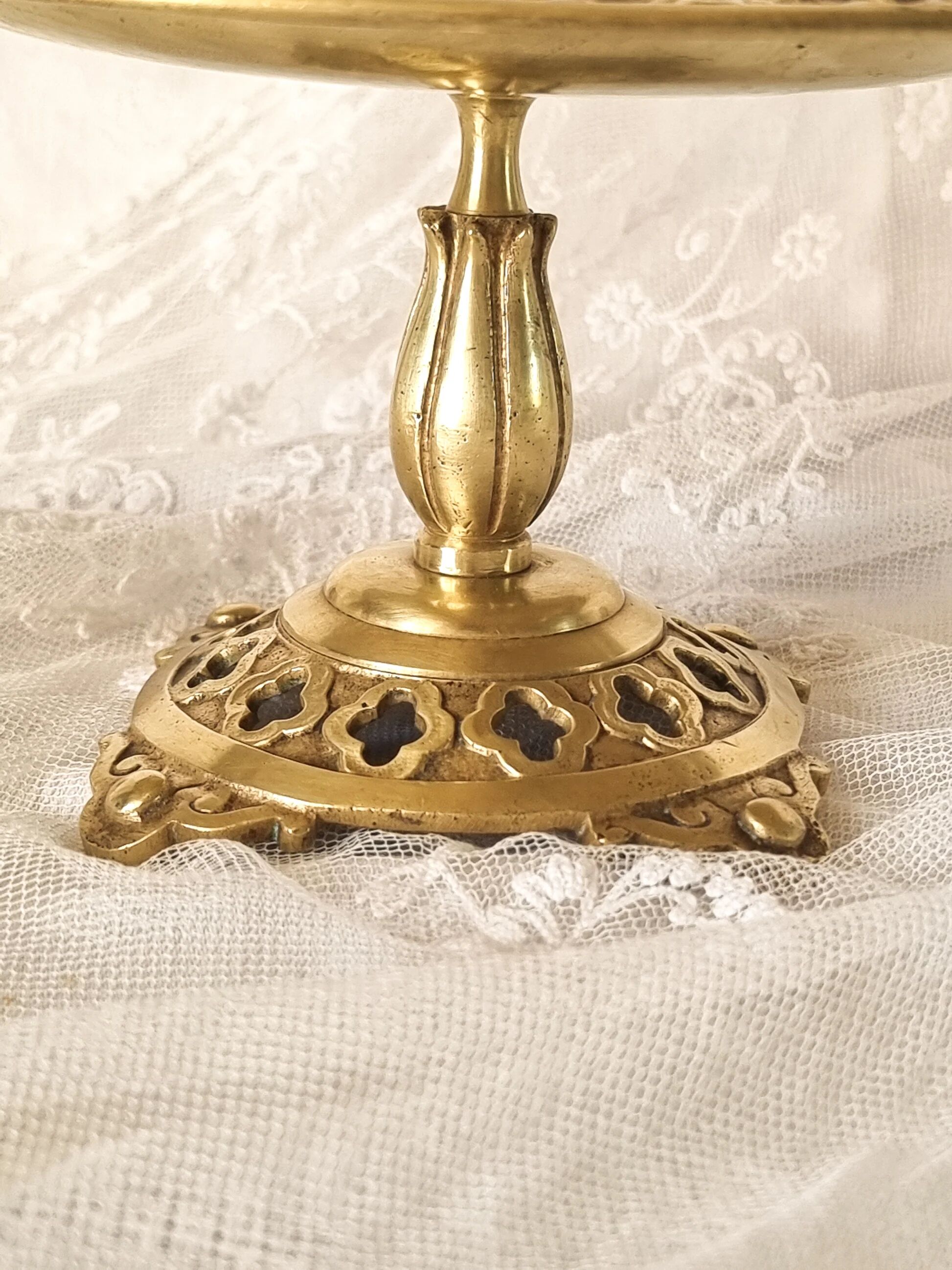 Coupe, plateau sur pied en bronze