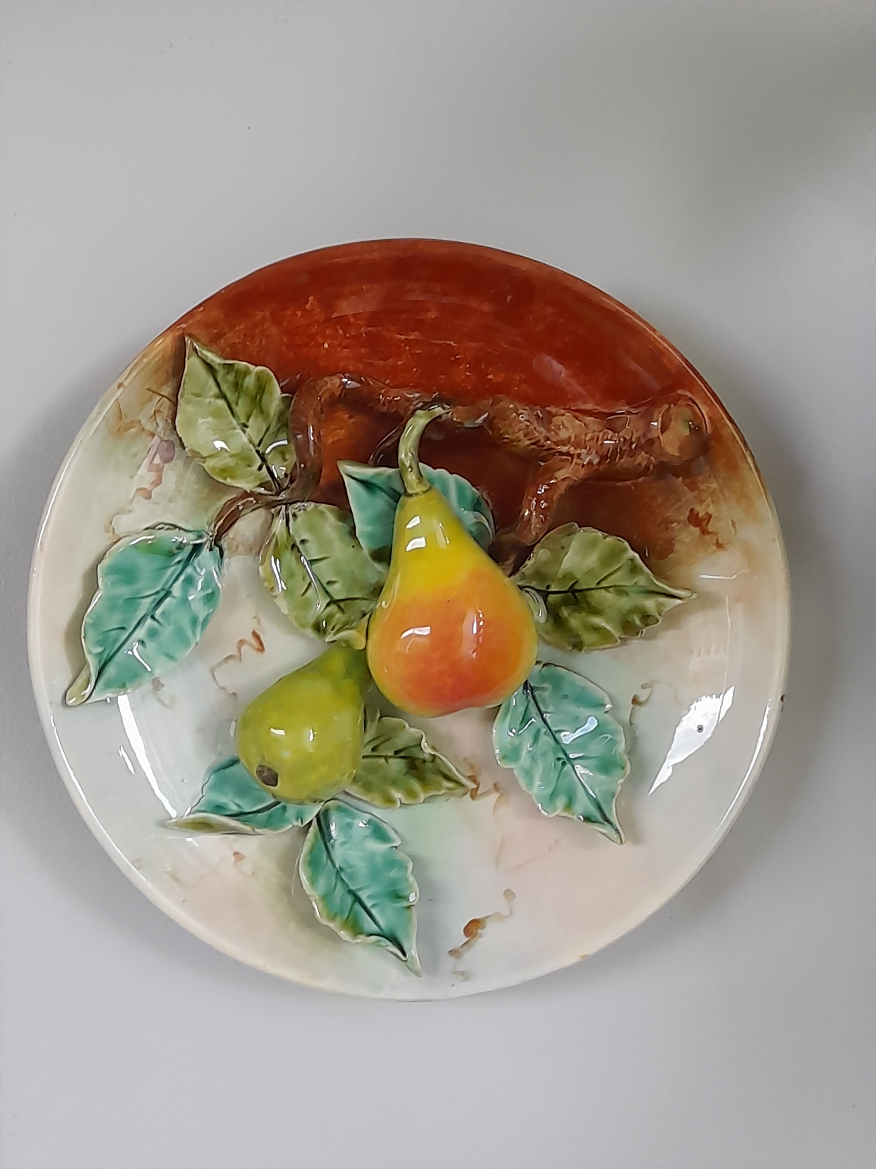 Plate slurry decoration of pears