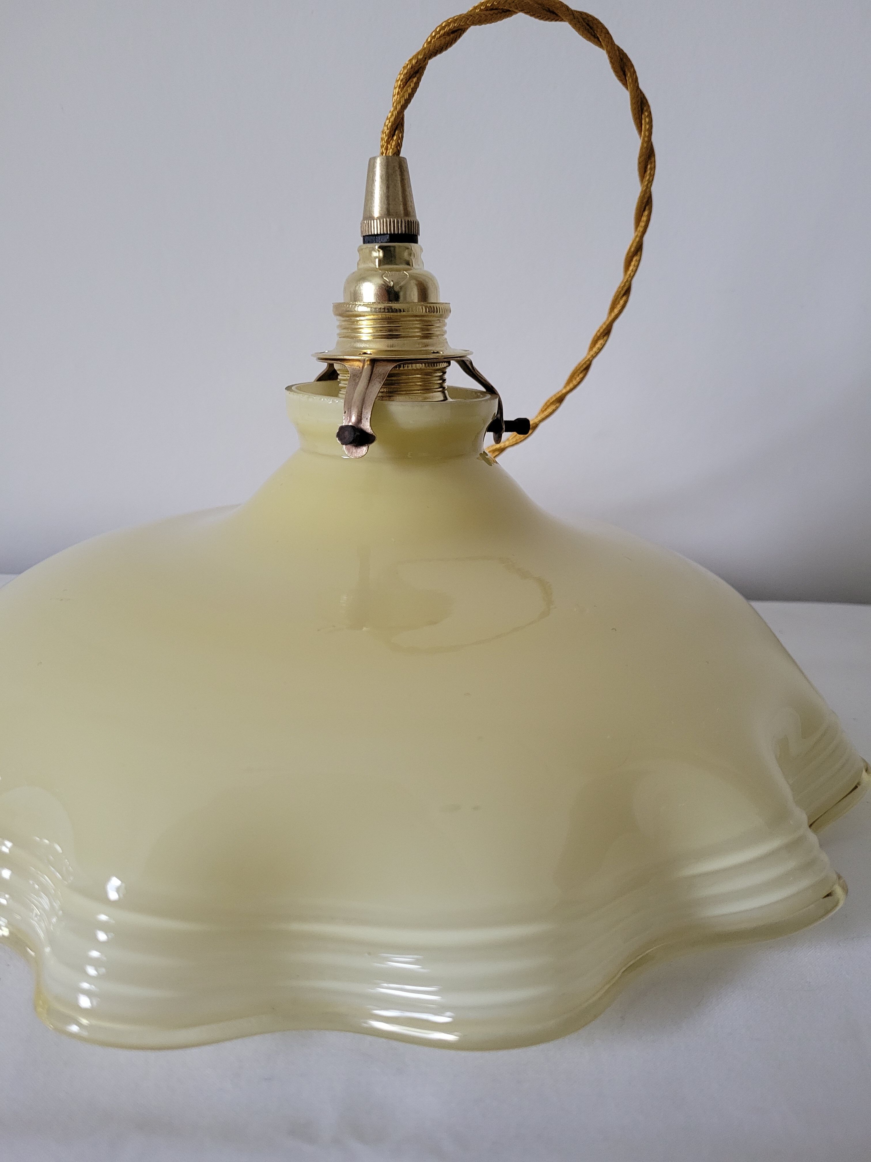 Yellow opaline suspension
