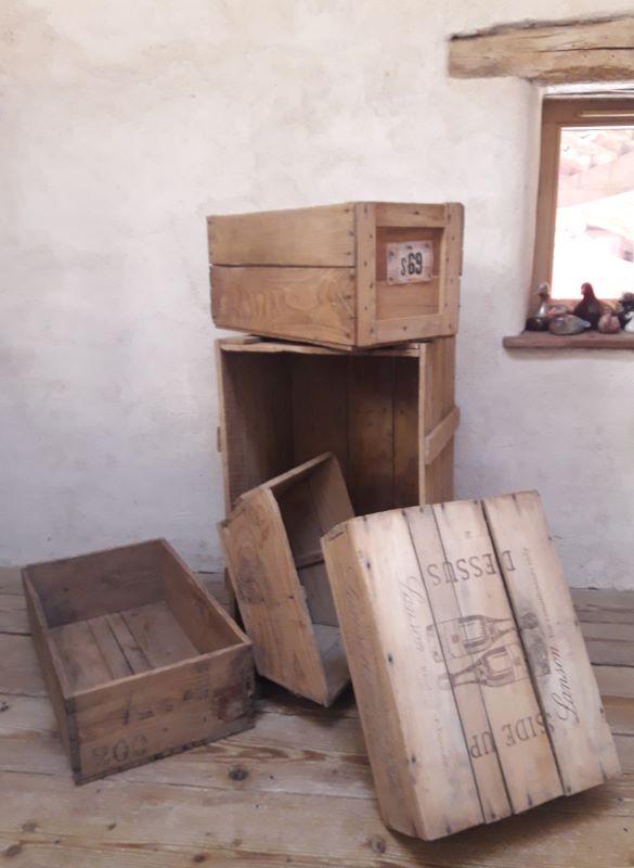 Wooden box trapezoidal