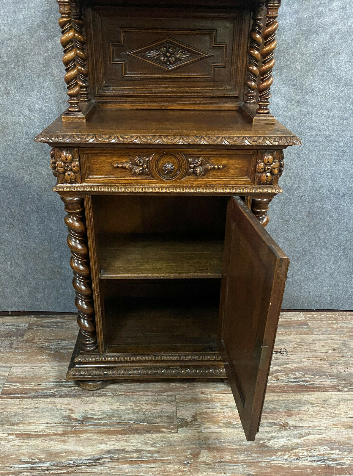 Furniture between two renaissance hunting lodge in solid oak around 1850.