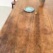 Table, drapière en noyer, XIXème s.