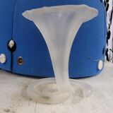 Former corolla, frosted glass vase