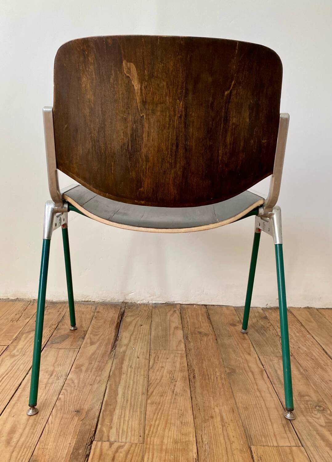 Pair of DSC 106 chairs by Giancarlo Piretti