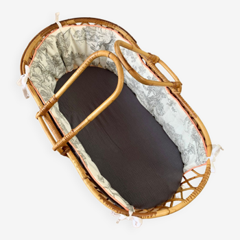 Fine rattan loops bassinet with handles