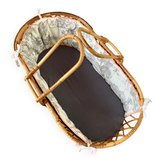 Fine rattan loops bassinet with handles