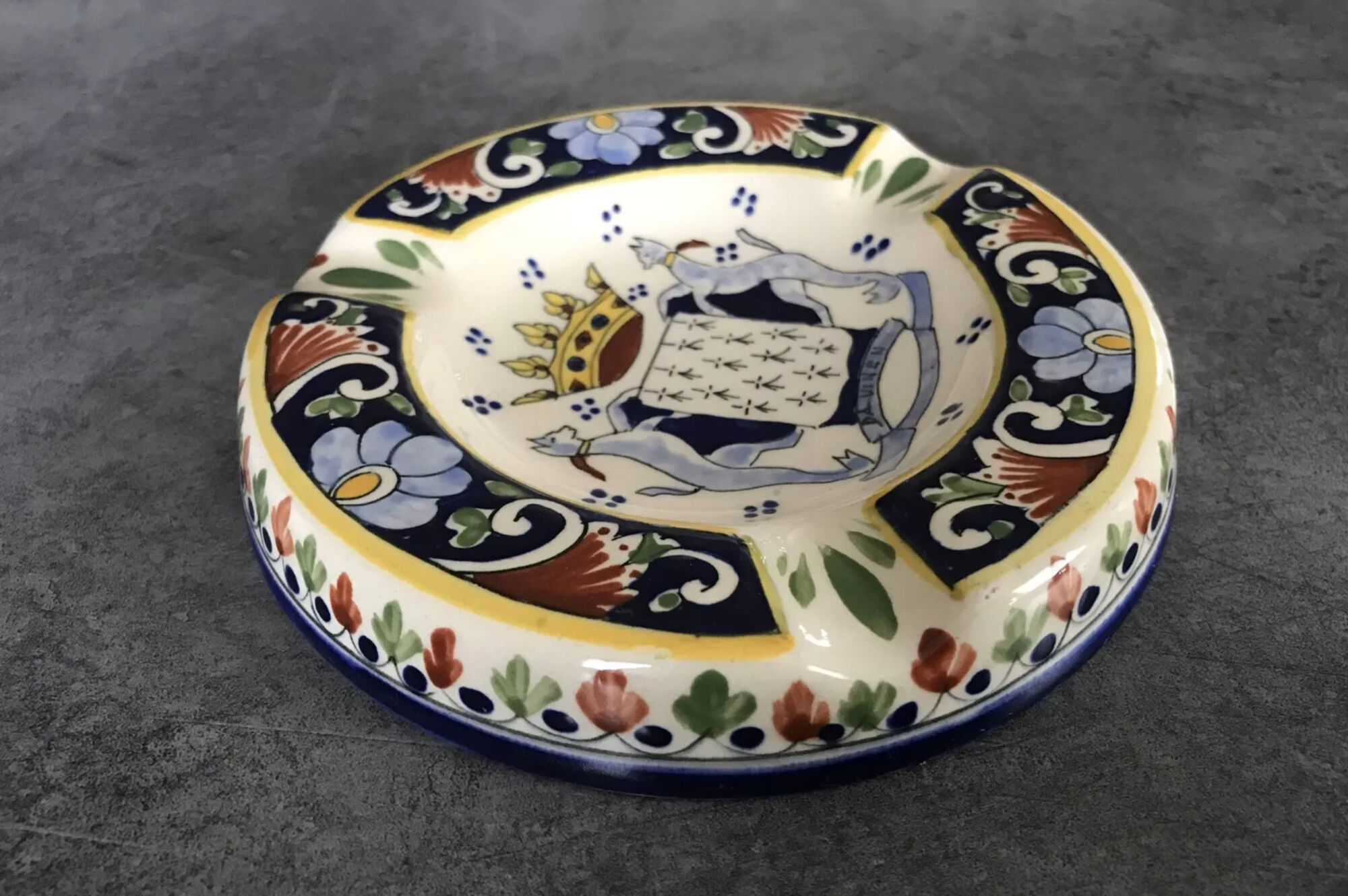 Ceramic ashtray painted coat of arms saint malo 14.5 cm
