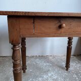 Small English pine table - early 20th century