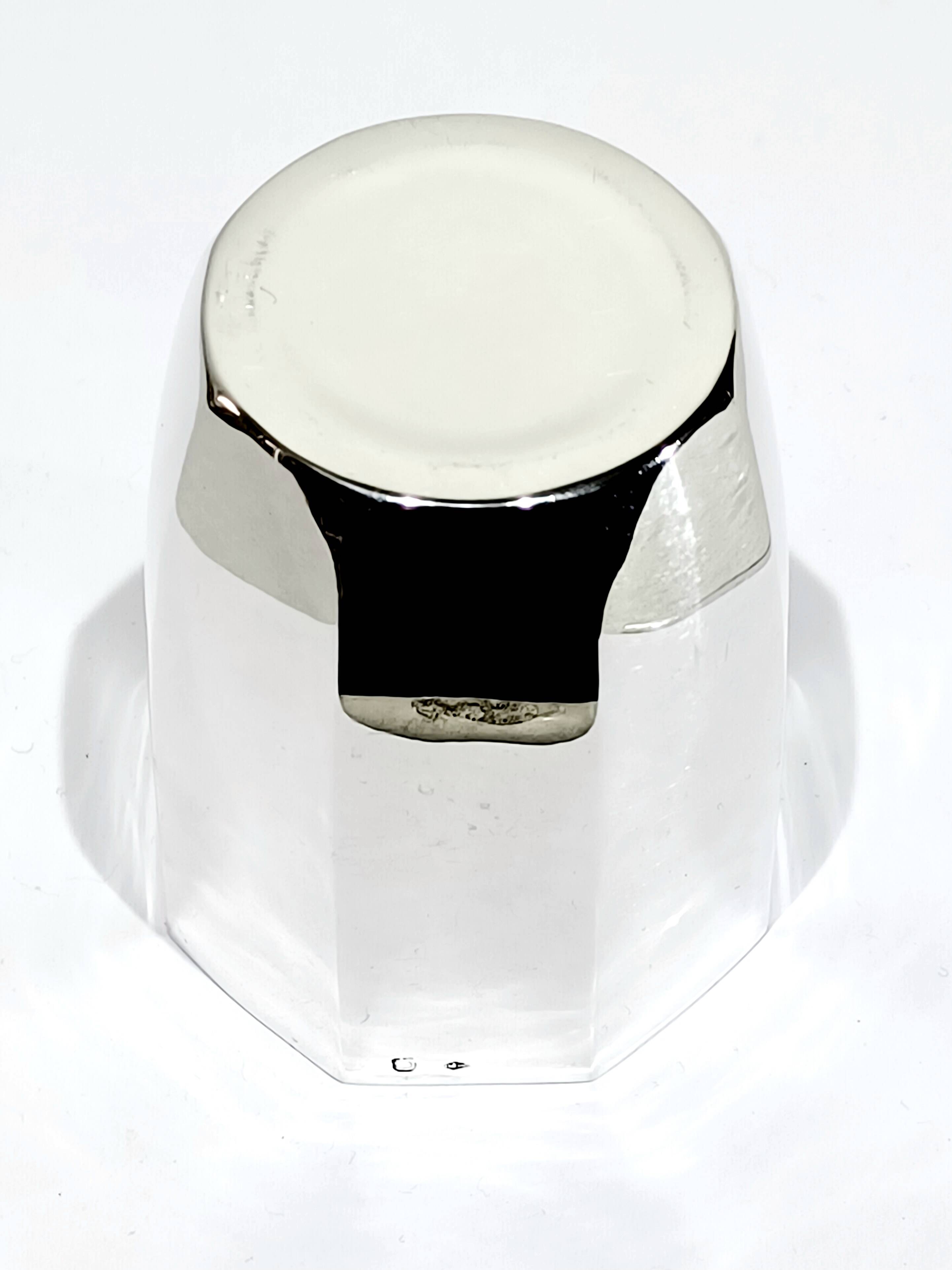 Timbale en argent massif à pans coupés