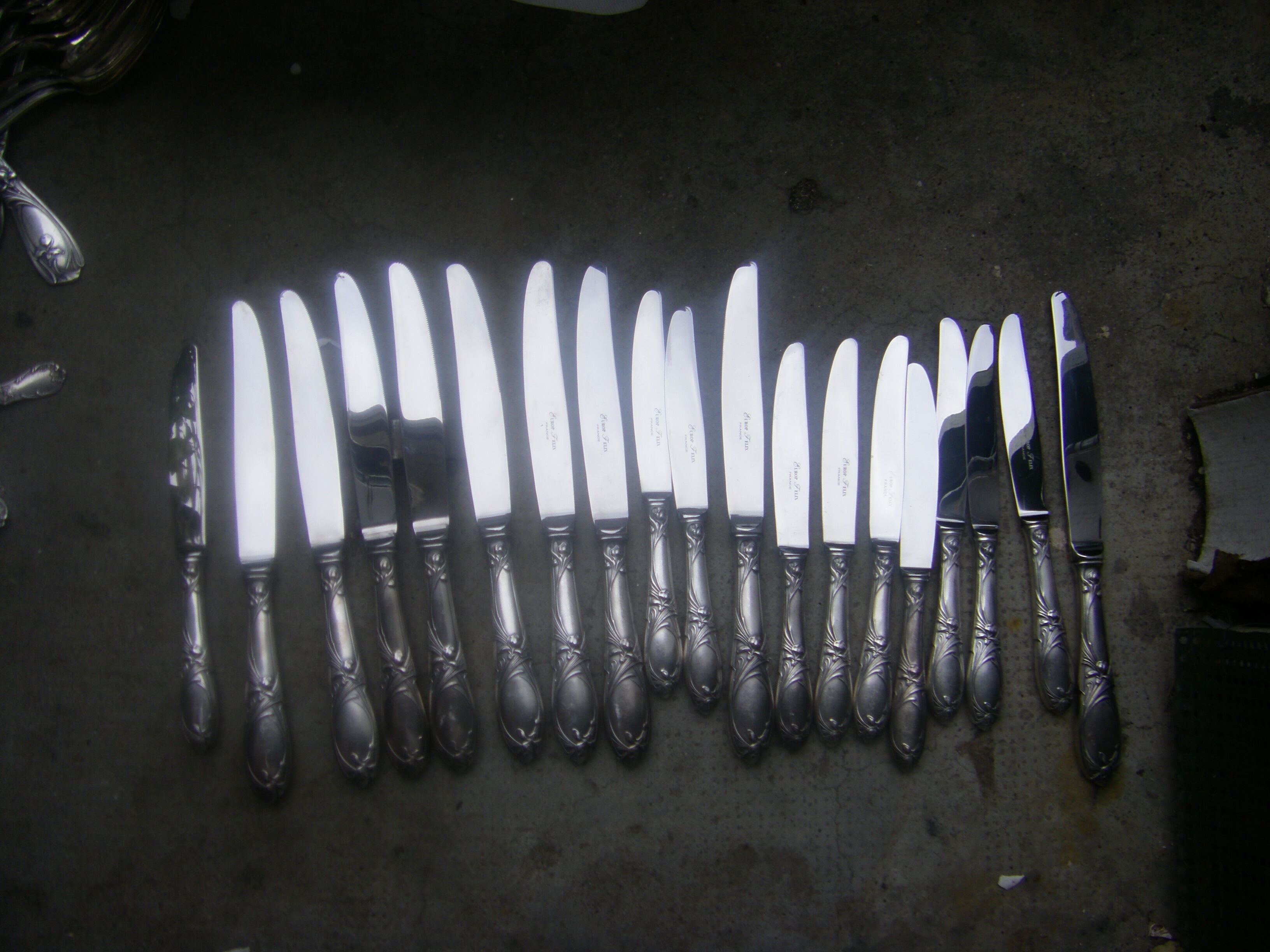 Stryle Art Nouveau housewife's party