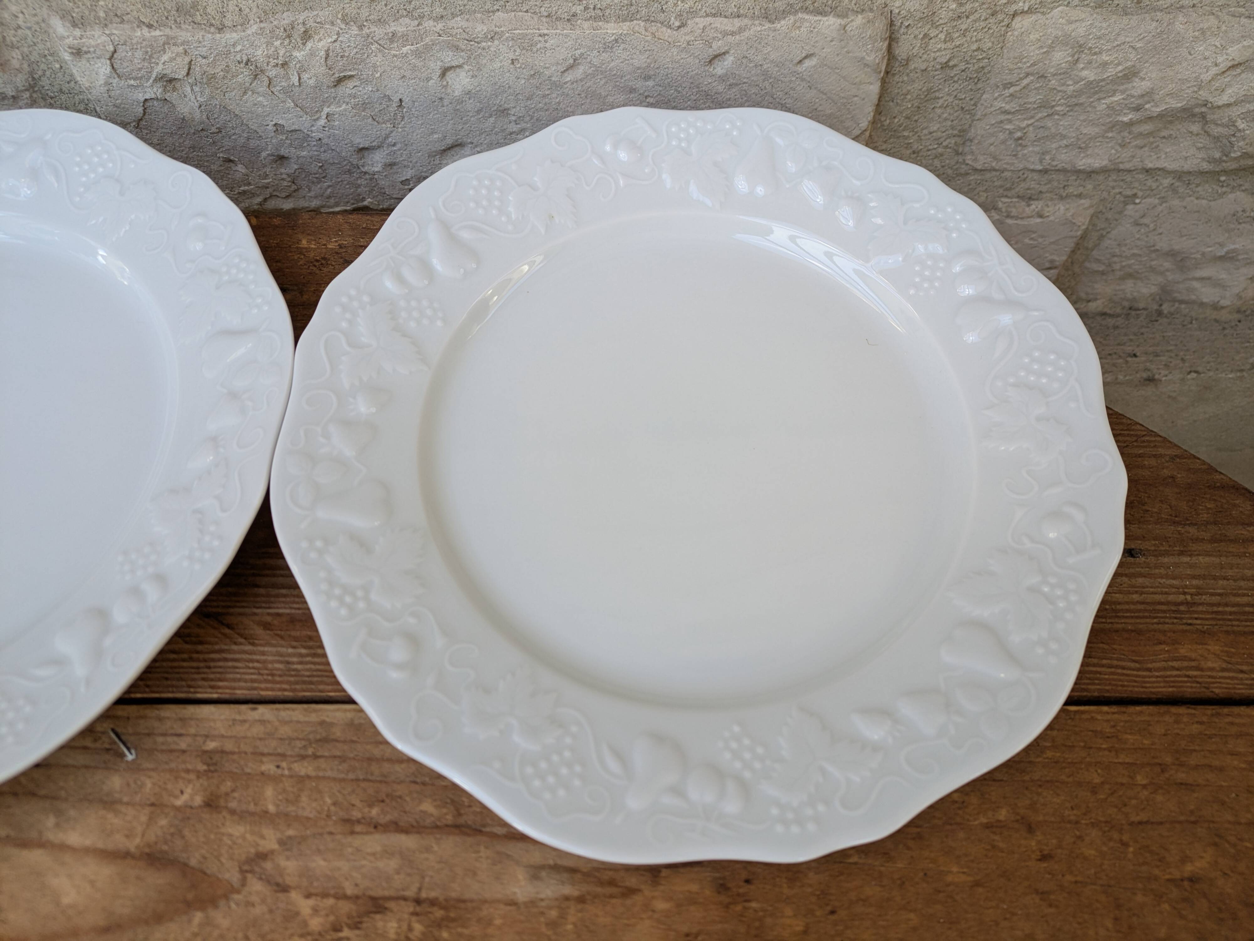 Set of 2 fruit motif plates P. Deshoulières in Limoges porcelain