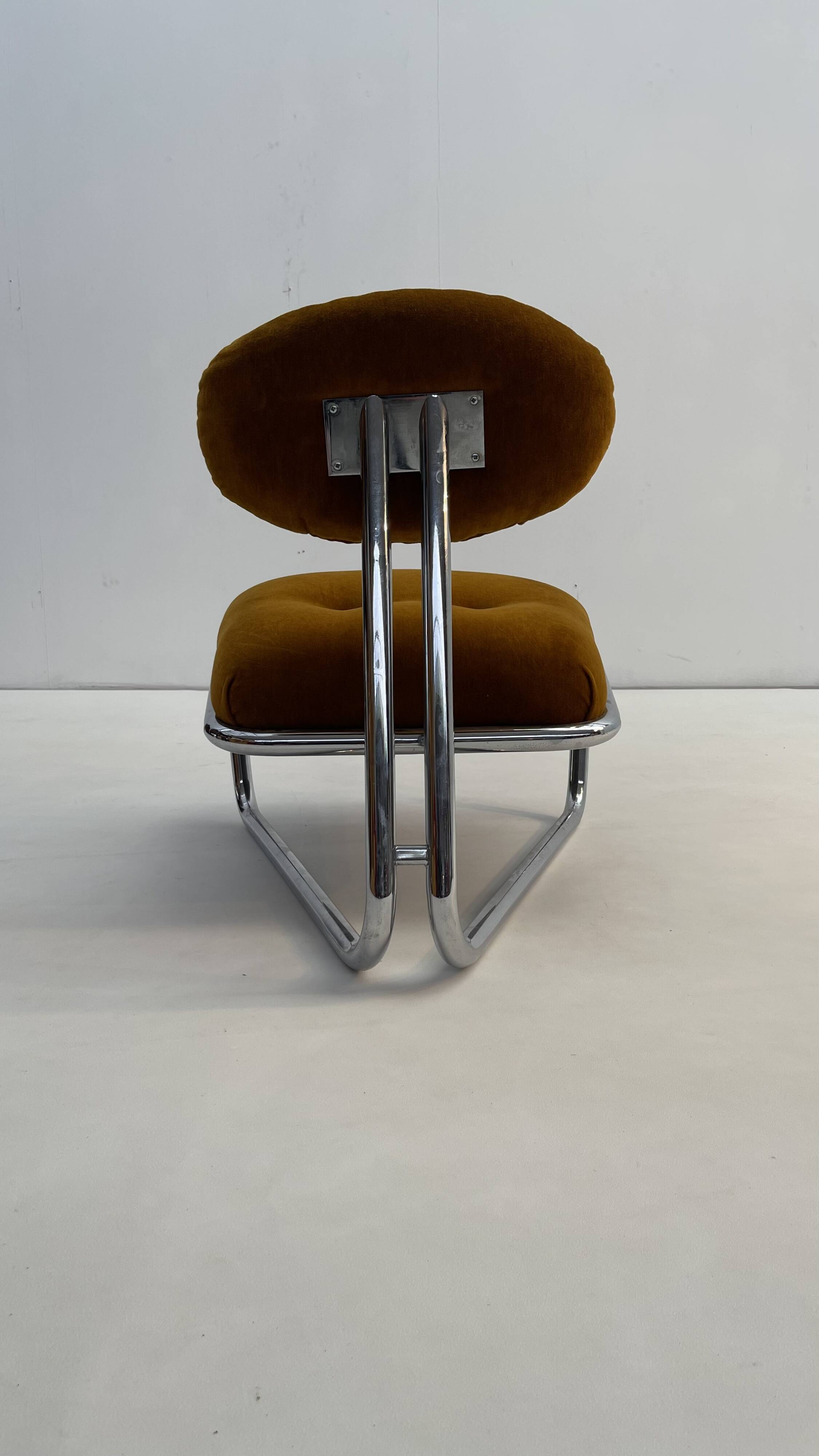 Little tubular lounge chair in rusty amber velvet