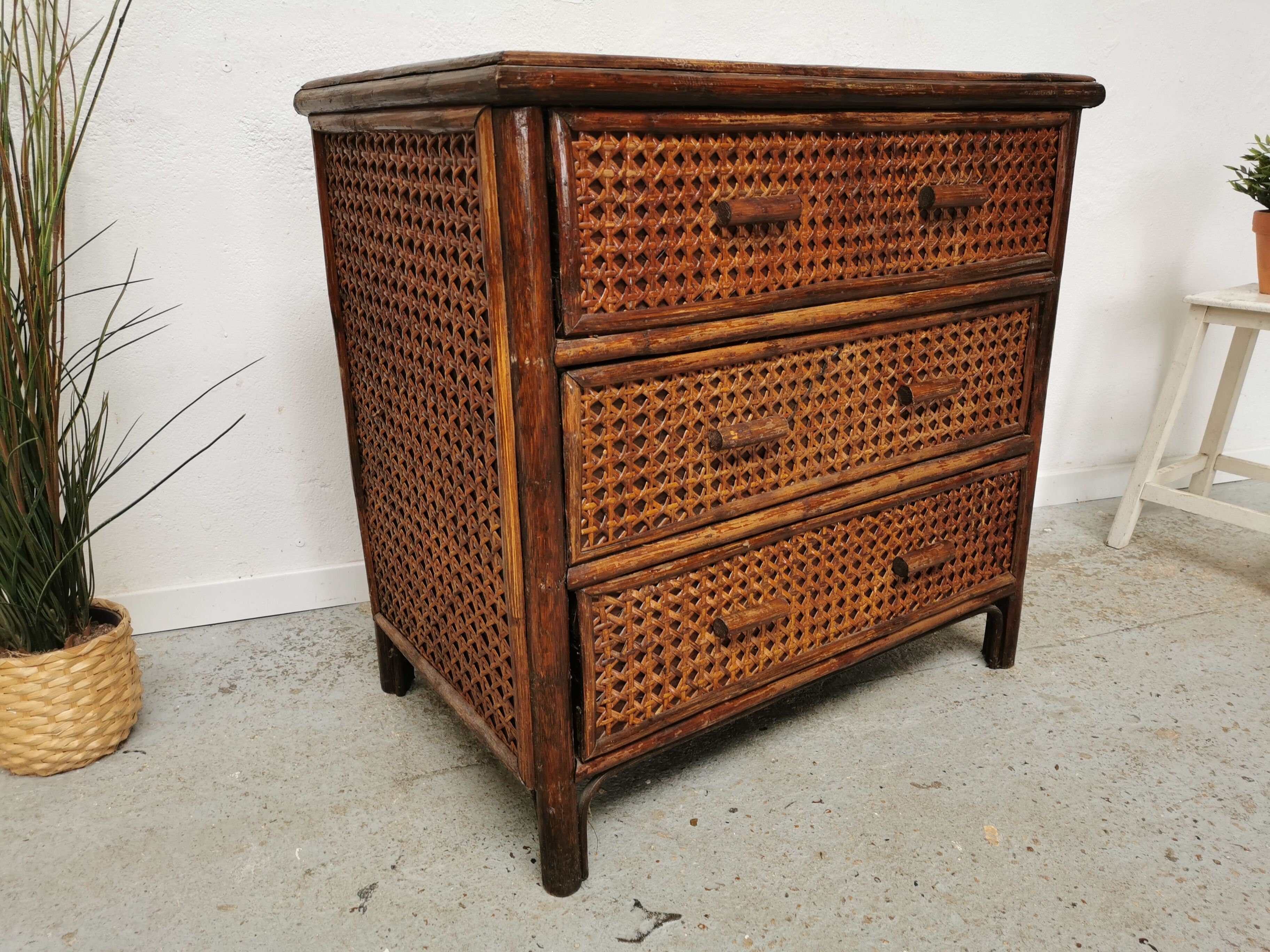 Commode vintage en rotin et cannage
