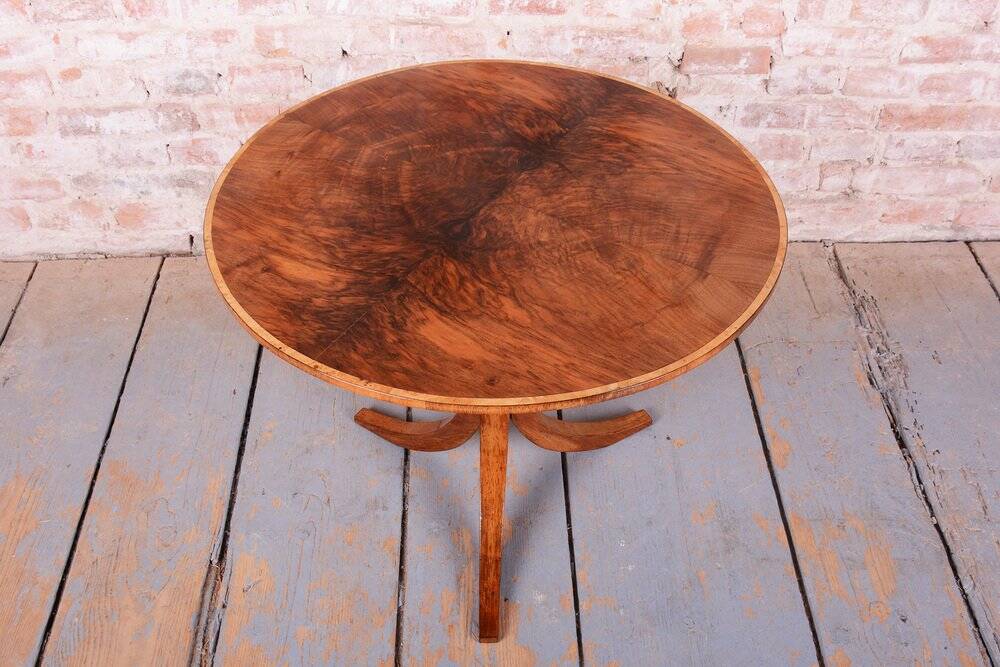 Biedermeier Coffee Table in Walnut, Austria, 1830s