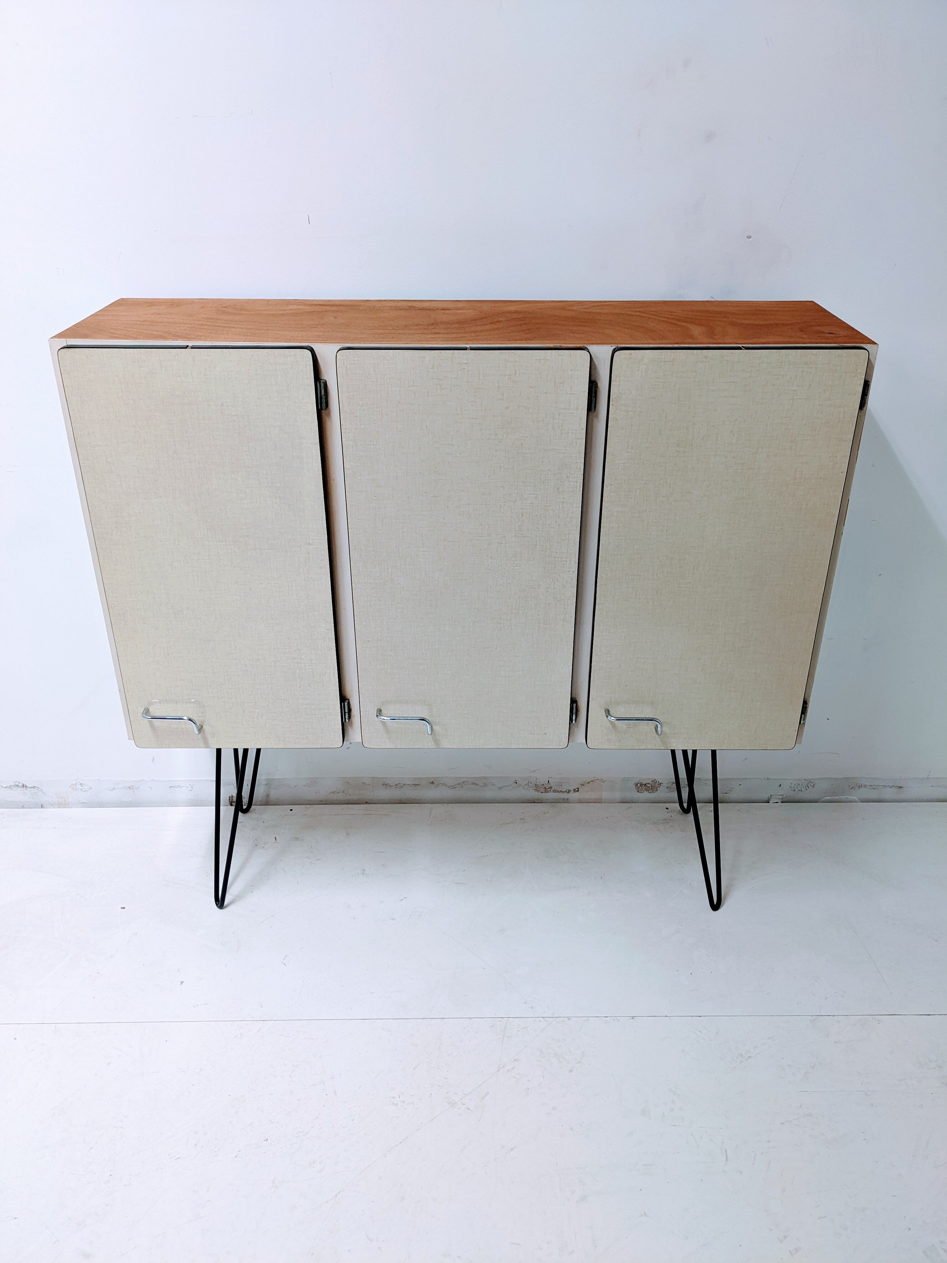 Buffet in formica and wood