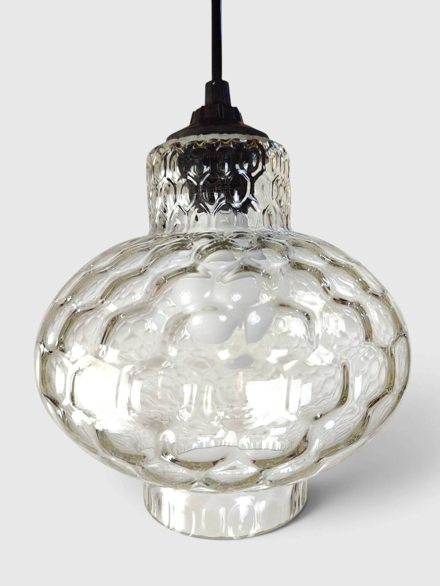 Suspension Space Age in moulded glass honeycomb – 1970